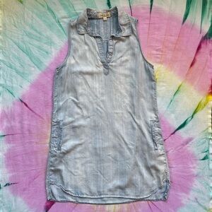 Cloth & Stone Light Wash Denim Sleeveless A-Line V-Neck Shift Dress | Size S